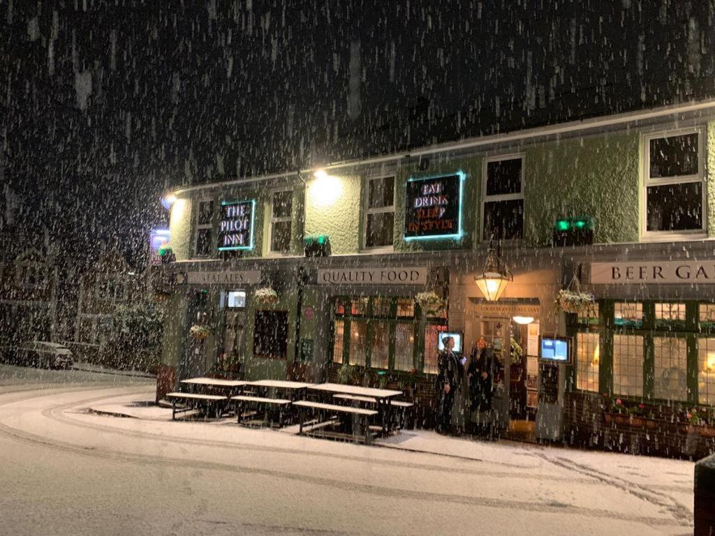 The Pilot Inn Истборн Екстериор снимка